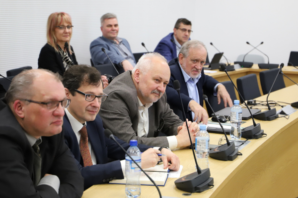 Авторитаризм як загроза, демократія як відповідь